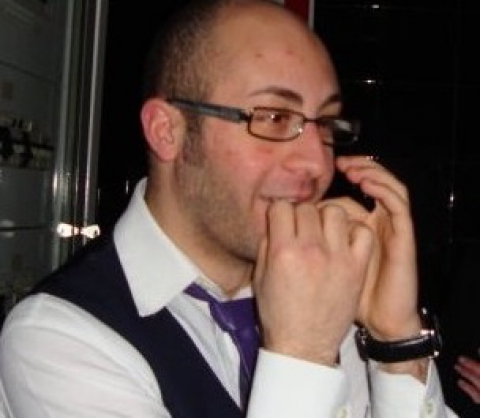 ''Brino'', il percussionista che suona con denti e dita a una velocit� da record